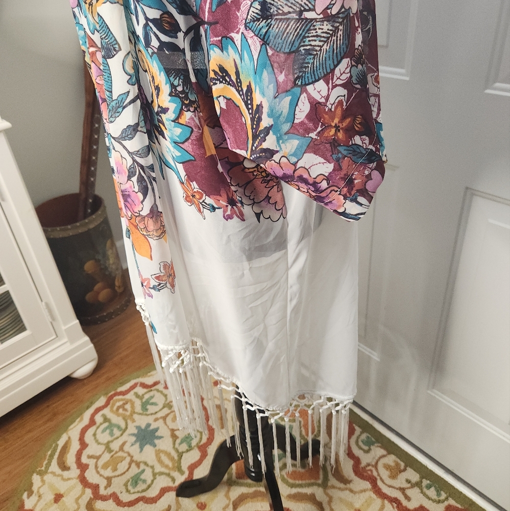 EST 1946 Floral and Fringe Kimono‎ Size Large - Picture 2 of 6